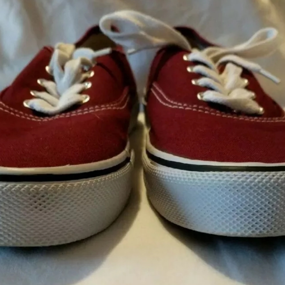 Airwalk Sneakers men's sz 9 Burgundy